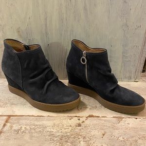 Sofft Siri Women’s Wedge Booties Size 8 1/2 Waterproof Suede